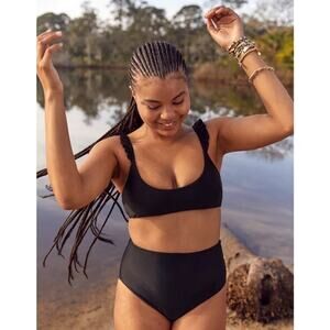 NWT Aerie Black Ruffle Scoop Bikini Top Size Small Swim Padded Adjustable